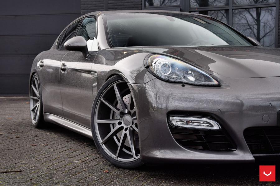  Porsche Panamera on Vossen Wheels (VFS1) 2017 года  (фото 6 из 11)